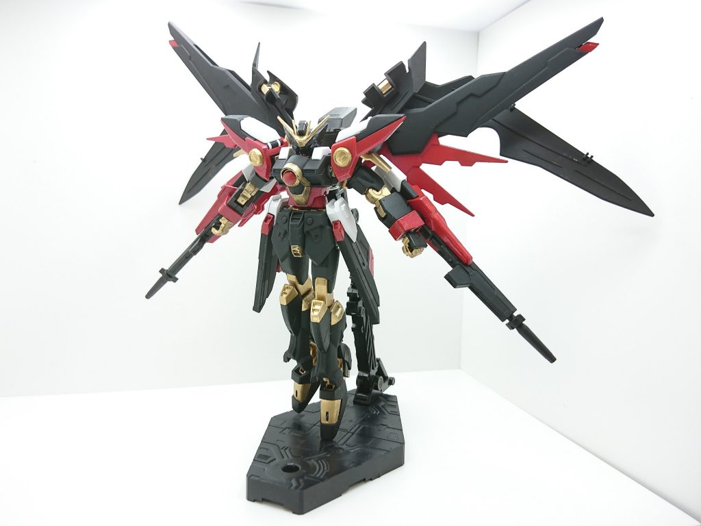 本機はブレイクデカールと見間違えるほどの機体性能を持つが、その本質は全くの別物。本機は単純にスペックが異常に高いガンダム。
だが、本機の開発データがブレイクデカールに使用された可能性は否定できず、開発に携わった者は何度か開発データの提供を求められた。
開発当時にブレイクデカールが存在しなかったが、開発データからシミュレーションした結果、ブレイクデカール使用の機体を打ち負かすデータが出たとか出なかったとか…