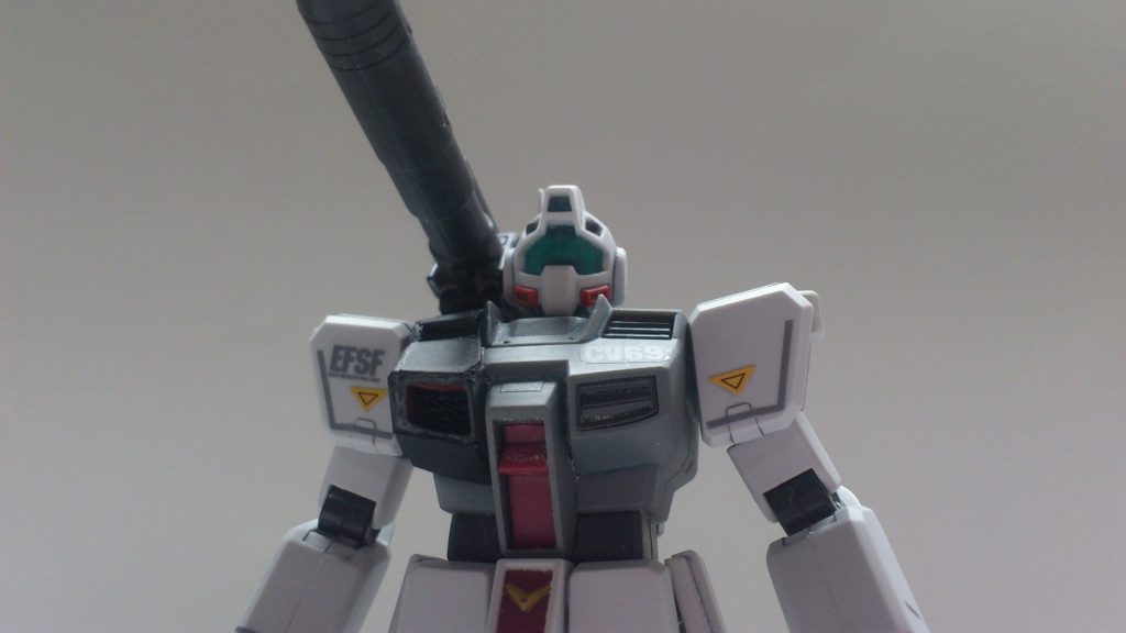 今回初めてつや消しを買ってみました
あと、ガードカスタムについてたマーキングシールを一部はっつけてます
右胸を豊胸もといアーマーを増やし、バックパックからキャノンを伸ばしてます
ちなみに右のダクトはなくしてて、替わりに三角コーナーのネットから作ったメッシュを裏から張り付けてます