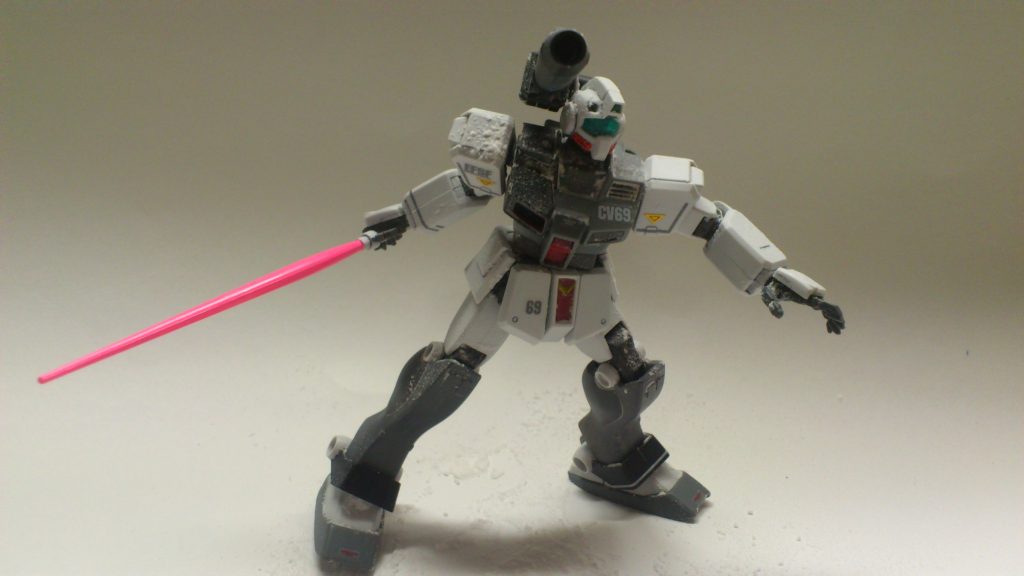 ビームサーベル
トップコートを吹くときに、ここをマスキングしまして
ガンダムマーカーのピンクの光沢感をそのままにしました