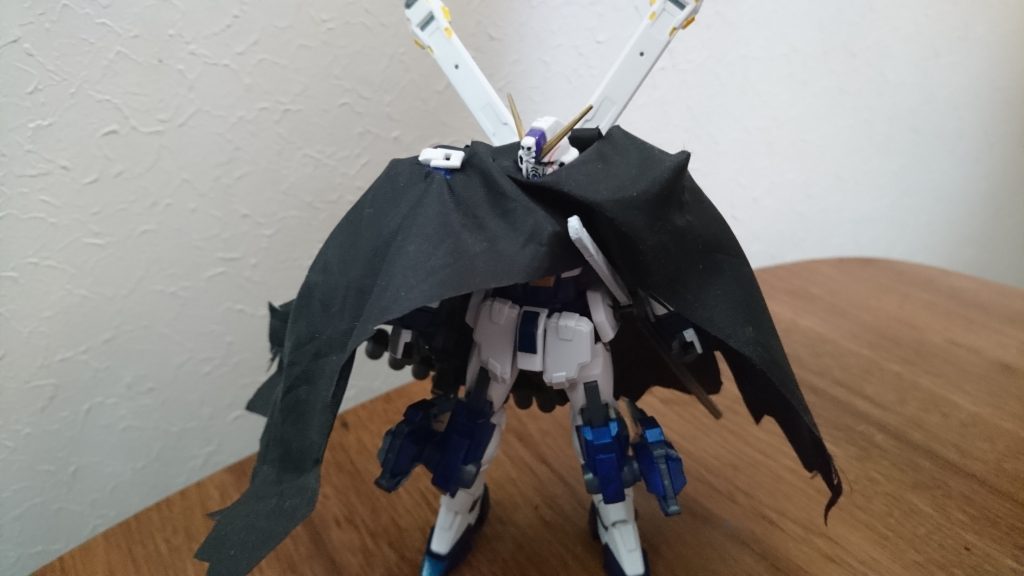 マントを羽織るとこんな感じです。