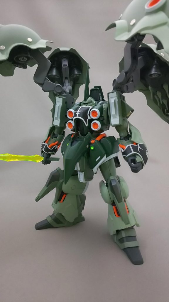 ビームサーベルは廃盤となった、ハイキューパーツのフルバーストソードを使いました。