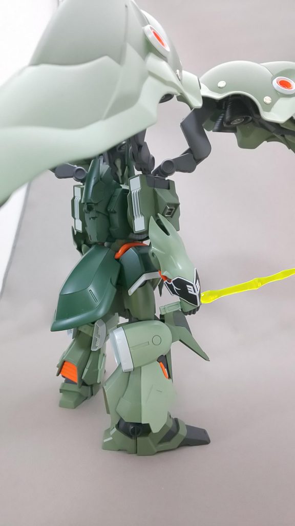 斜め後ろから。表面のあちこちにヒケが目立ったんで、消すのに苦労しました。