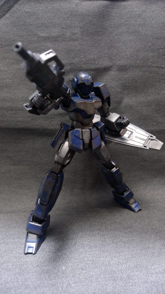 ライフル構えー。個人的に頭部以外は動かしやすいので、ポーズも安定してつけることが出来ました。