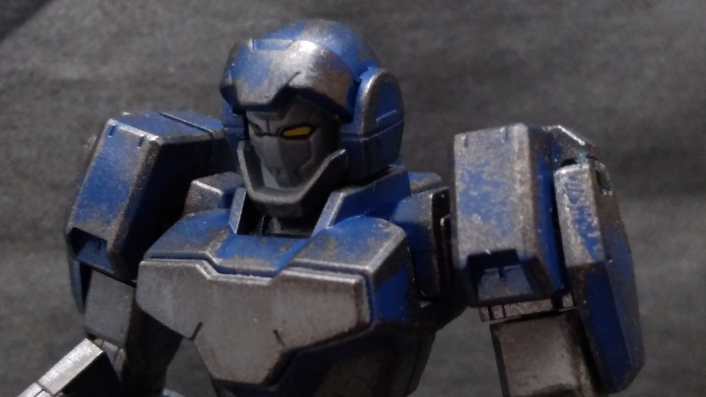 バイザーを外すとこの通り、ツインアイが出てきます。なんとなくアイアンな人が連想出来る顔ですね。