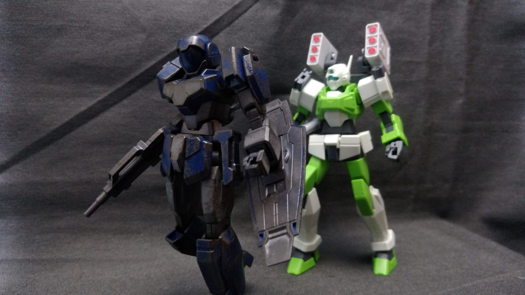 素組みカスタムしたシャルドールと並べてみたり。ジオラマとかに置きたいですね。