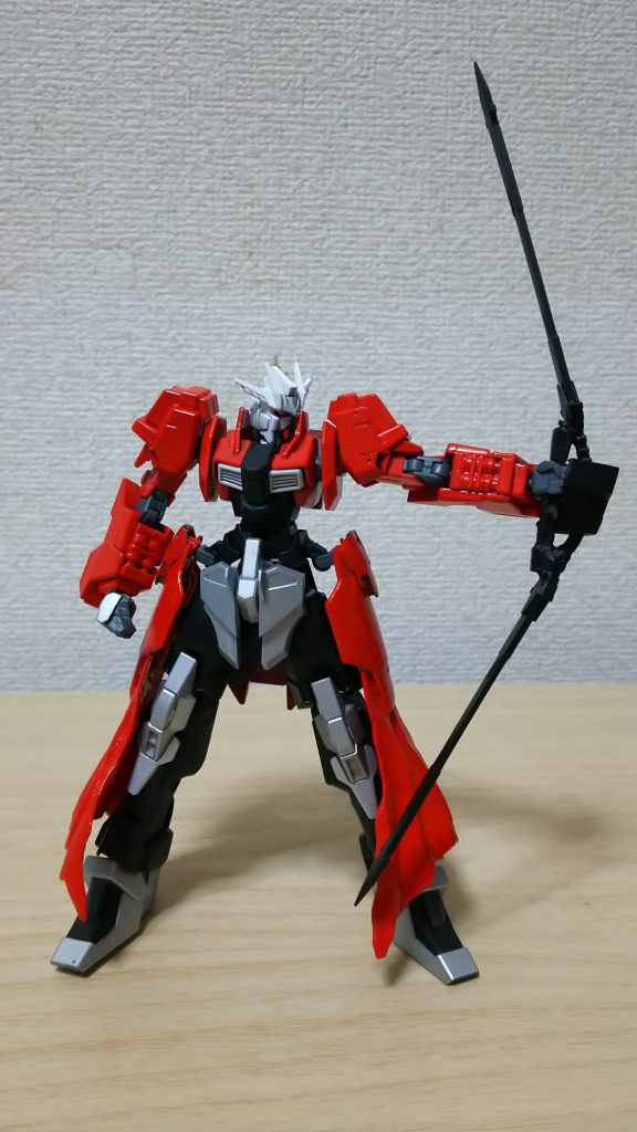 そして、超長距離を含めた遠距離及び精密射撃、攻撃力の高い矢を放つ時に展開される【バーストモード】がある。ノーマルモード時は走行時や飛行時にも使用できるが、バーストモード時は反動制御や射程測定等をしないと行けないため、動く事ができない。そのため、バーストモードを使用する時は状況の判断を誤らない事が重要となってくる。