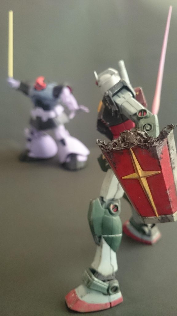 折角なので壊れたシールドも作成。ポスターのやつ。このポーズ立体では難しいけど雰囲気重視で。