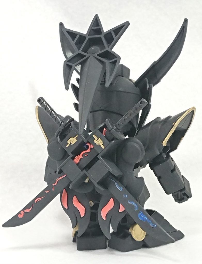 後ろから。
基本的にくどくならない程度にワンポイント入れていくような感じです。