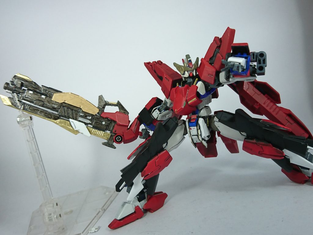 本作のもうひとつの目玉、フルボトルバスター!大型武装として申し分ないボリュームになっていると思います
サムネのようにキャノンモードになるほか、このようにブレードモードになれるよう変形加工を設けました
色合いはだいぶ元のデザインを元にしましたが、どうでしょうか……?