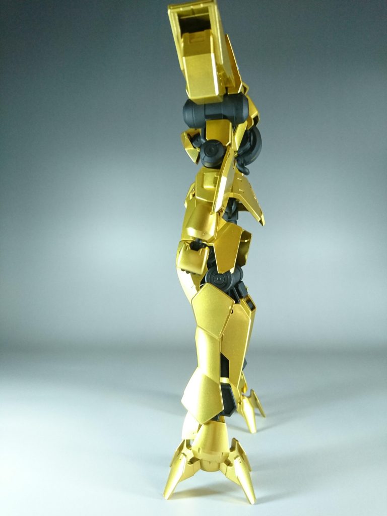 アインの黄金聖衣–5枚目/制作者：滝 由佳理