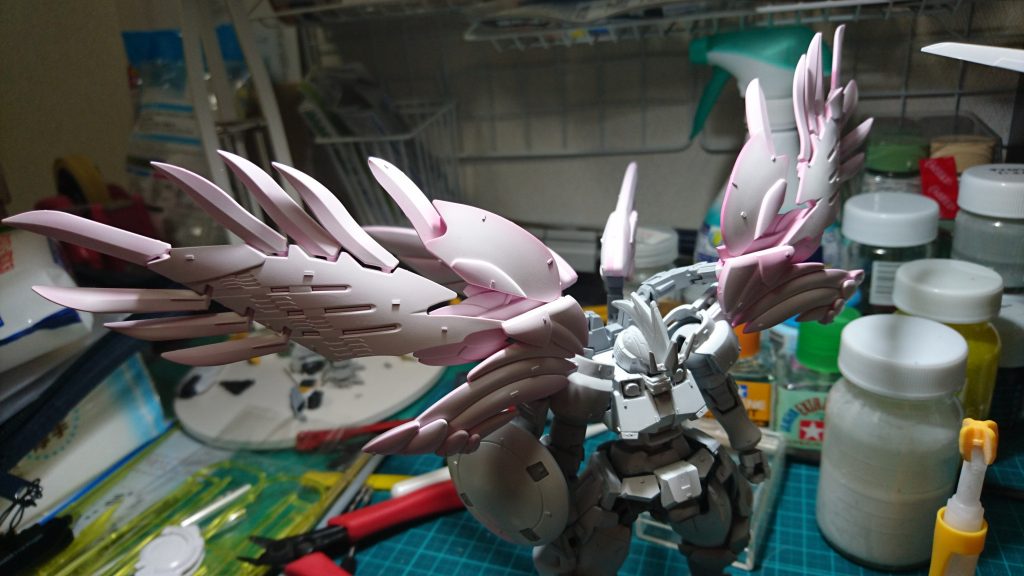 今更だけど、翼の色合いはこのままでもよかったかも。。。