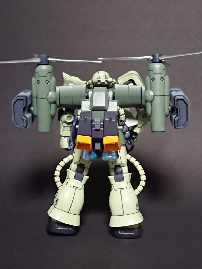 僕「まあそう言わずに、こんな感じでくっついているから。プロペラのトコと干渉するからバズーカとらロングライフルとかは無しな。ザクマシンガンで戦ってくれ。w」