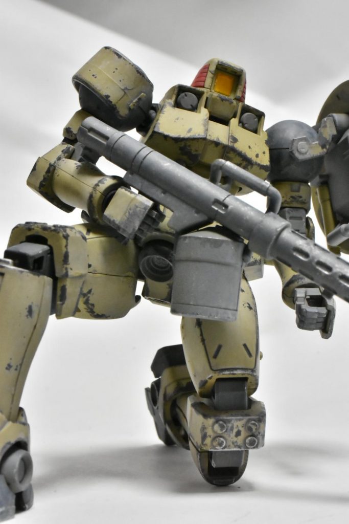 片膝立ちもちゃんとできる、流石の可動域です。リーオーは作中で何度も｢巨大な人型兵器である｣という描写がされていた気がします。