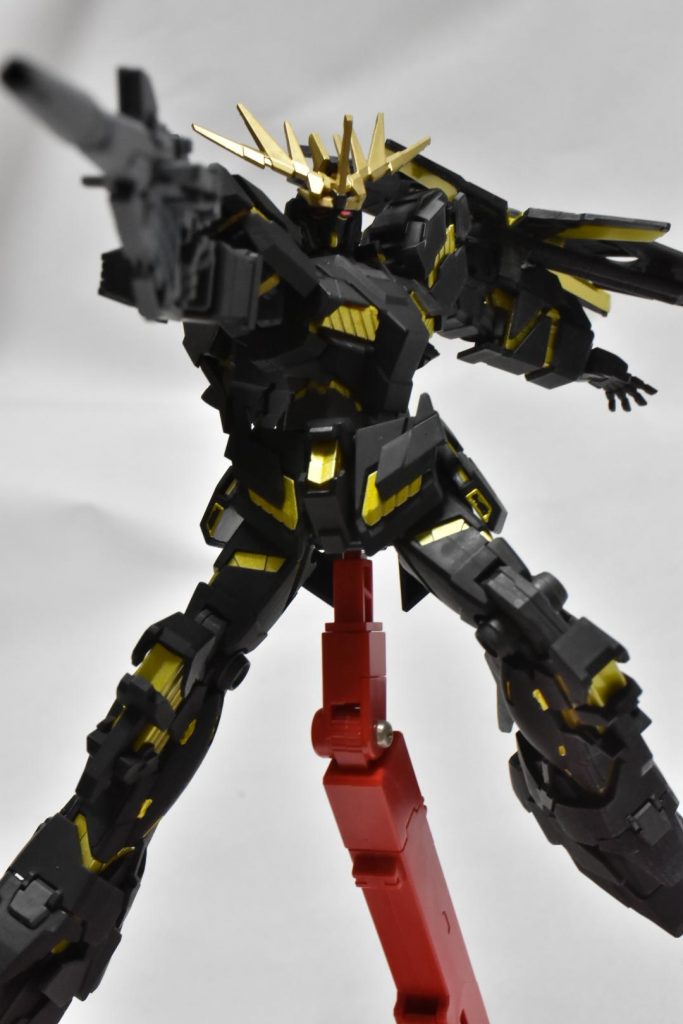 彫像のようなユニコーンと違い、バンシィには激しいアクションが似合うと思います。