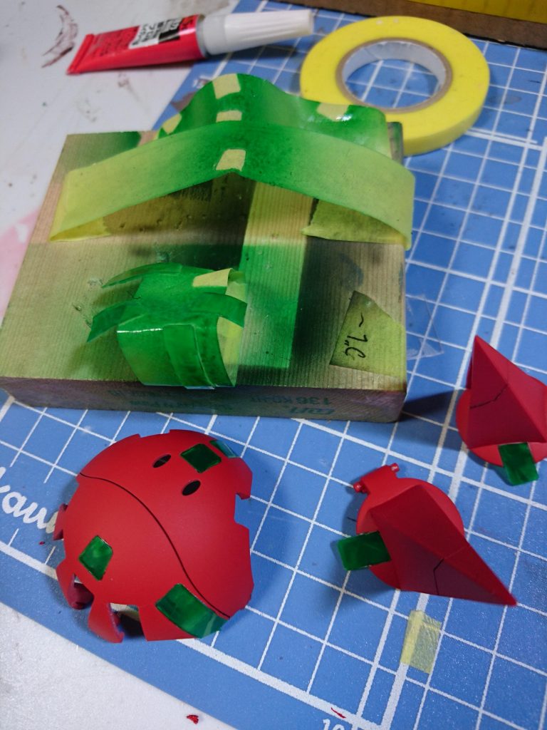 間違いなく今回の一番の苦労!
透明感を残すためにプラ板を薄く使い、ハデなヤスリ掛けも出来ず、ピッタリの大きさにしないと内部が見えない!みたいな事で苦労している図。
完成して良かった。。。
ここまで見ていただいてありがとうございます❗❗❗