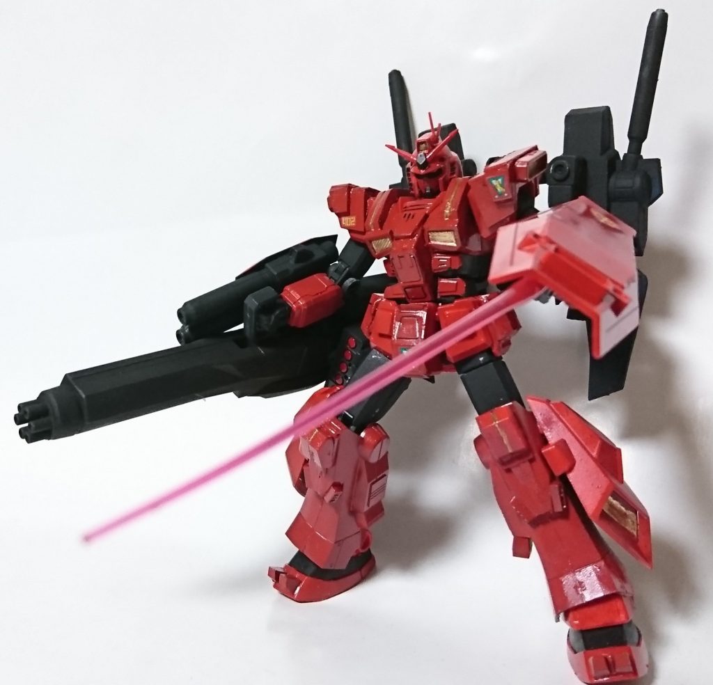 シールド裏にも連装ビームライフル兼用サーベルユニット