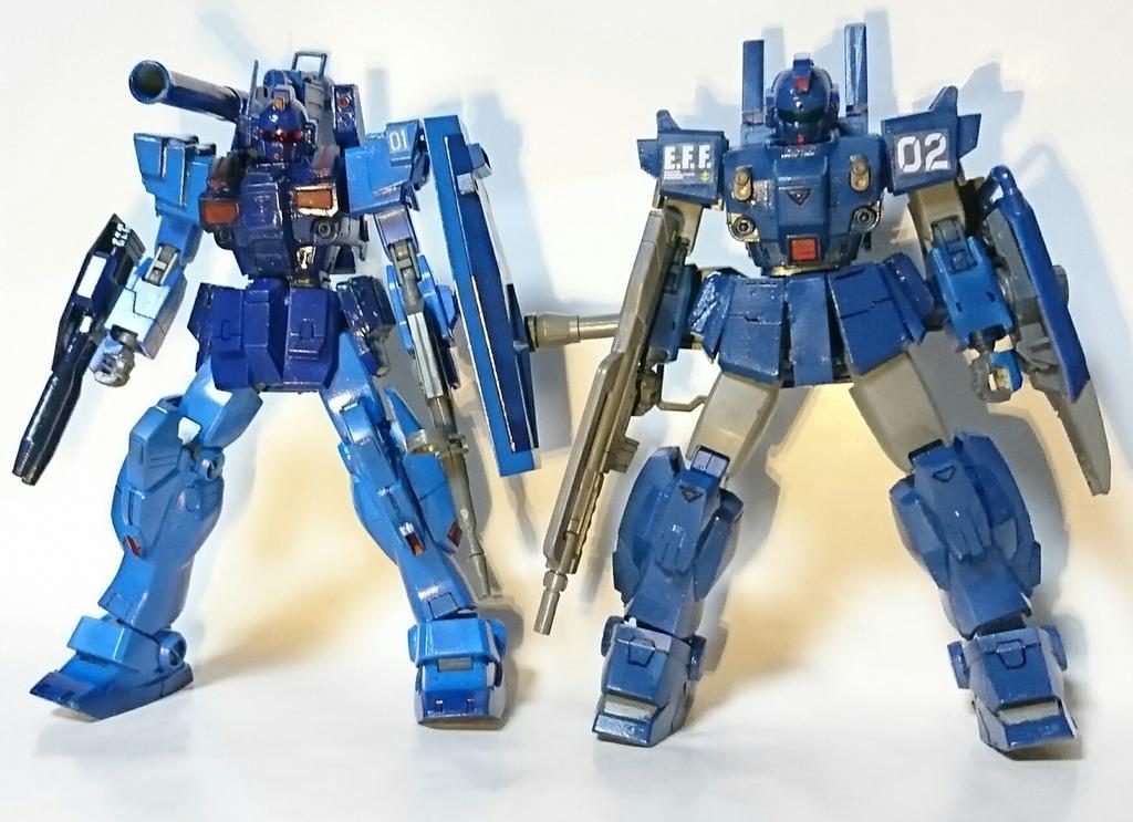 ＦＡ化して重戦闘用になった１号機と並べて　リバイブ陸戦系は体格が良いので通常でもマッシブ