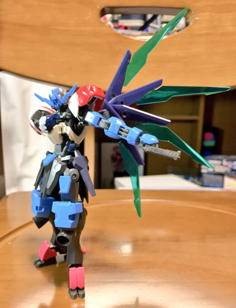 背中の羽は『AGE2マグナム』のファンネルです。
なんか良い使い方ないかなぁと模索してこうなりました。