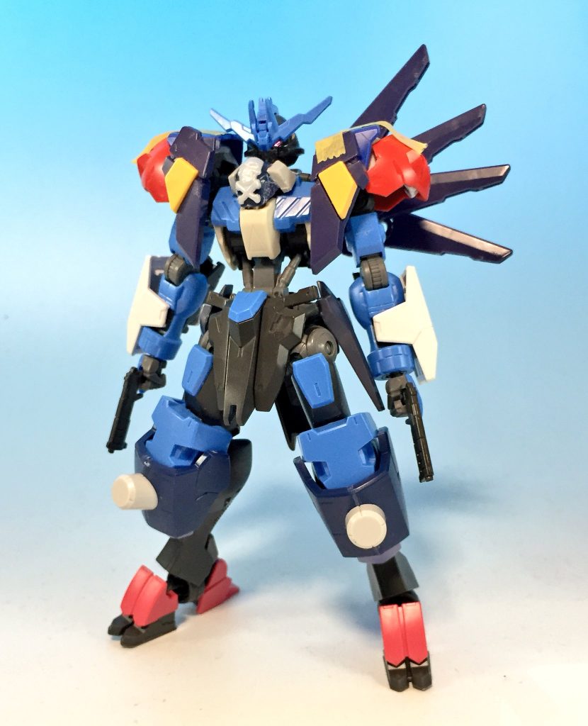 塗装前の状態です。足と腕に追加アーマー付けとけば改造した感が出る自論があります笑
地味に百錬の肩を足に付けてるのが気にいっています(´∀`)