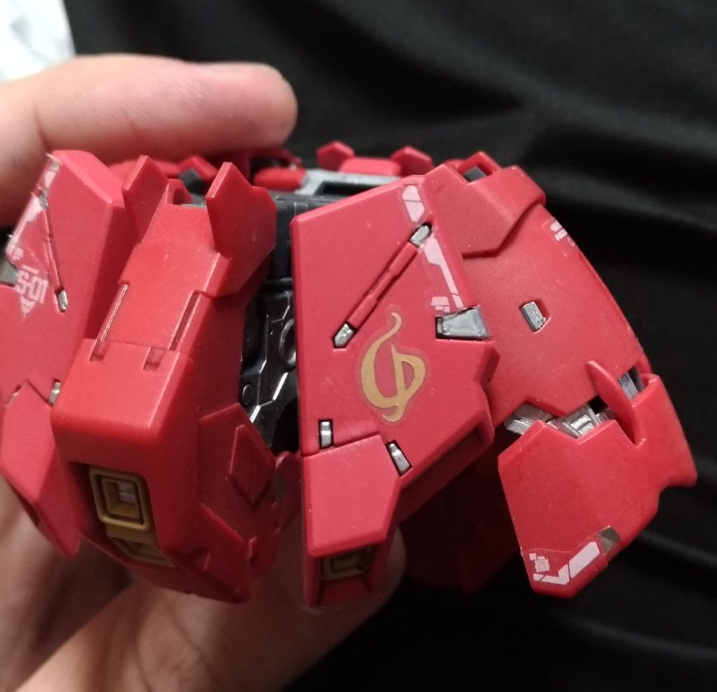 内部はシルバーに。