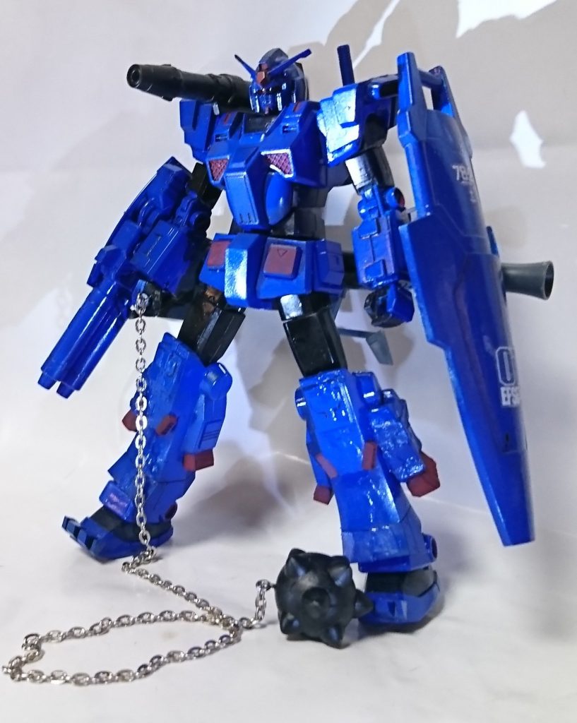 ビーム兵器ばかりなので腰にはハイパーバズーカ装備　近接戦もハンマーやサーベルで対応できる