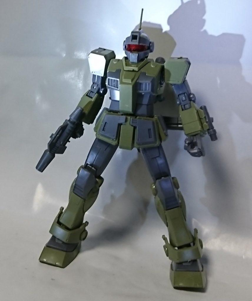 腰にスナイパーライフルを畳んでマウント　足のスプレーガン装備