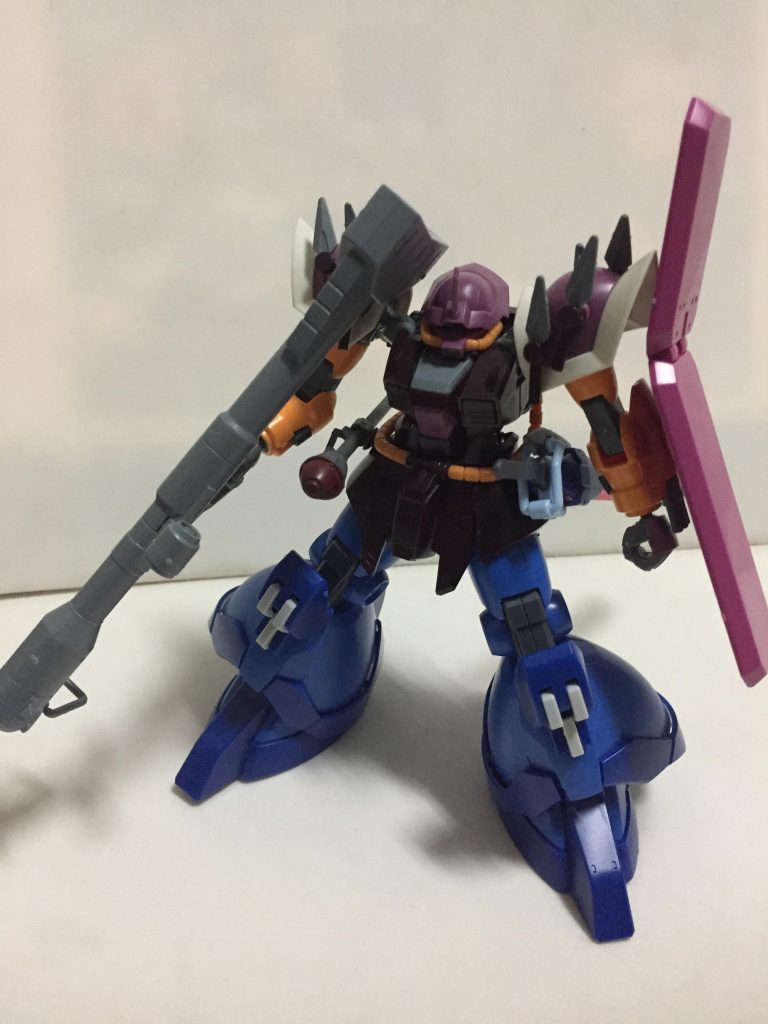 腕はグフ・イグナイテッド、脚はドムR35から。チェーンマインはシュツルム・ガルズの物を腰にネオジム磁石接続。大型ビームソードはシグー・ディープアームズからな為、ジオンというよりザフト度高め