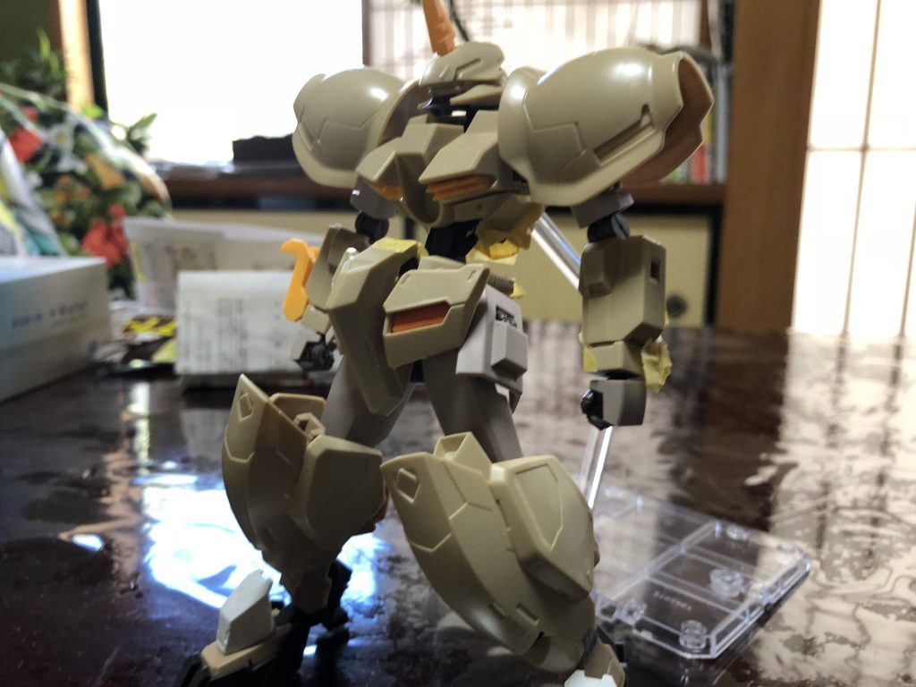 ここで100分の1グシオンを作ったときに余ったリベイク 側のパーツを使用しました。100分の1サイズなので迫力満点です。