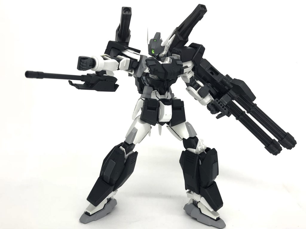 ここからは換装バリエーションの例です。
まずは重装支援型のフルアーマー装備。基本的に一部のパーツを外して、別のパーツに付け替える形で換装しています。