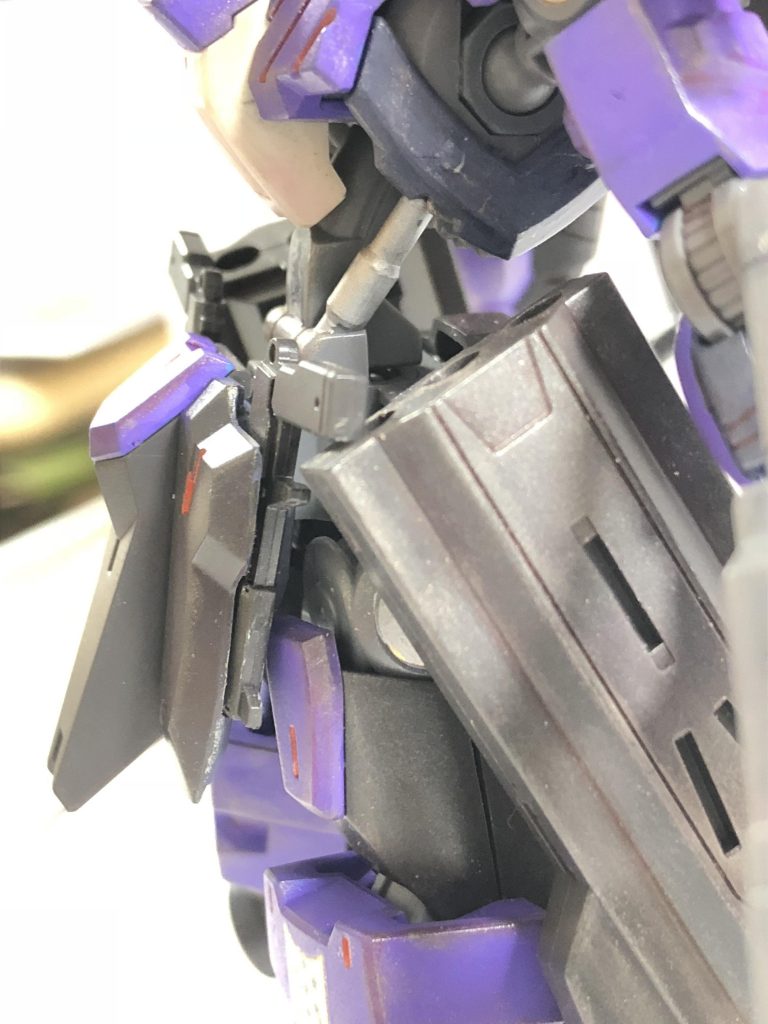 ハンドガンをフロントアーマーに納める事ができるようにしました