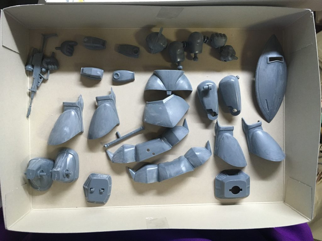 製作時間短縮のため組み立ては瞬間接着剤を使用しました。
ちなみに合わせ目は未処理です。