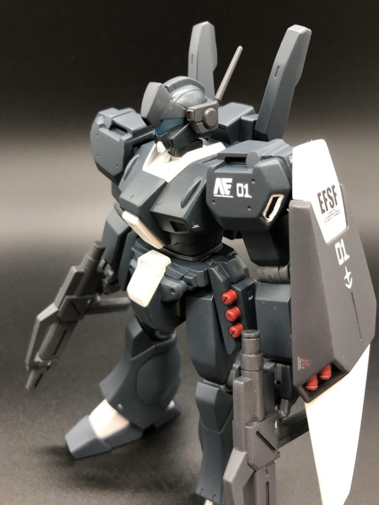 シールドと腰のグレネード弾はサザビーレッドと黒ほんの少し混ぜた色でかなり気に入っています。