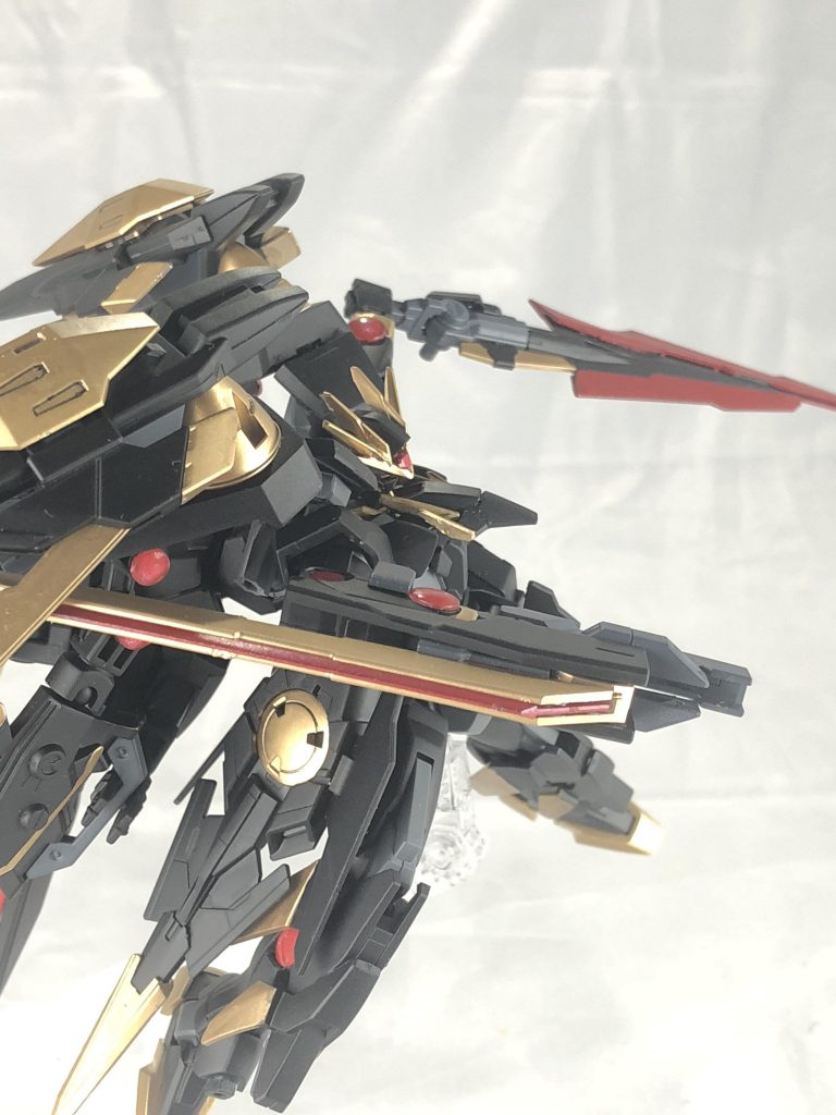 GNソードⅡ改「イオスフォロス」。刃を増加して切断力と攻撃範囲を広げました。