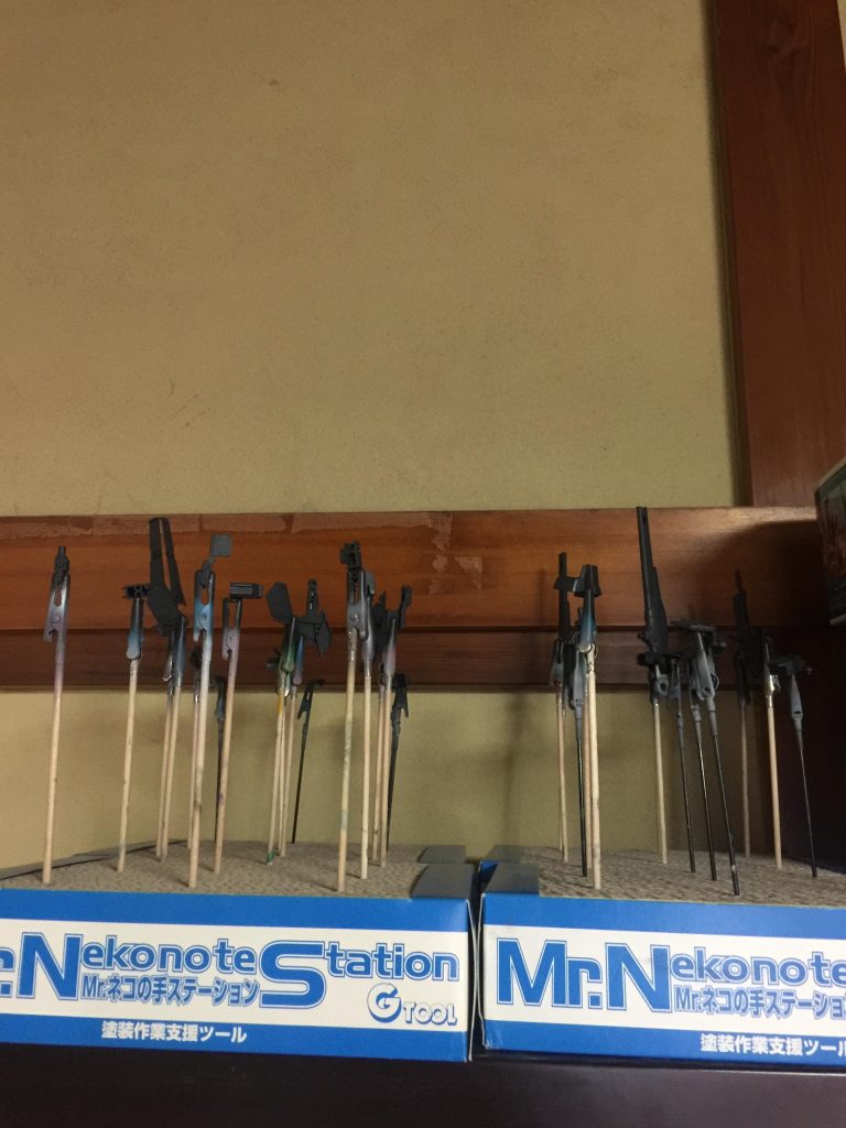 ユニコーンガンダムの サーフェイサーブラックの吹いた 工程です。