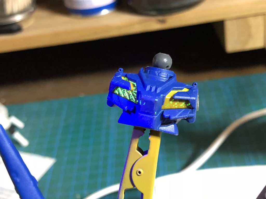 サイコフレームは蛍光カラーを採用。