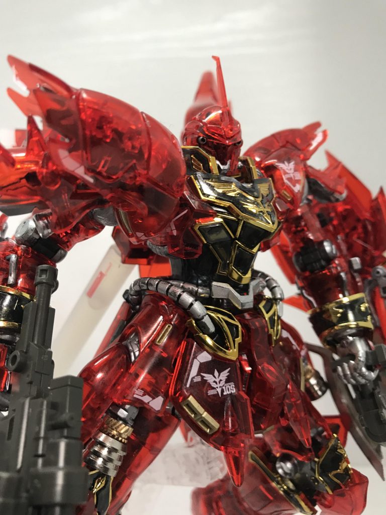 赤のクリアパーツは非常に美しいです。