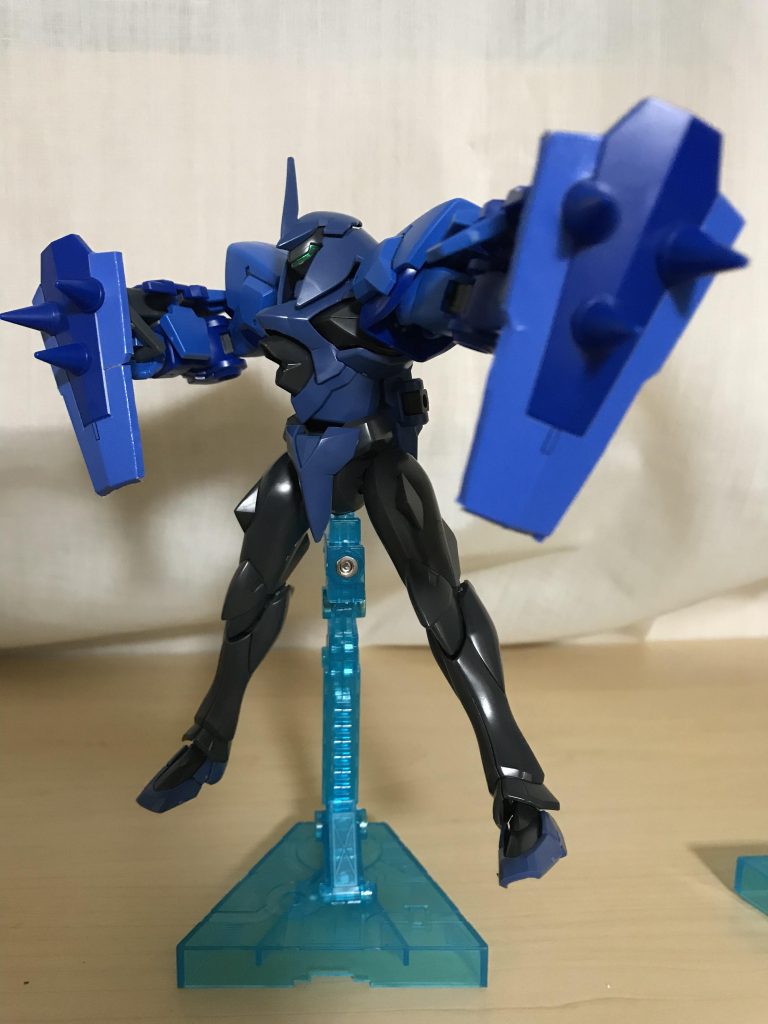 首が動きにくいためポーズが決め辛いです。