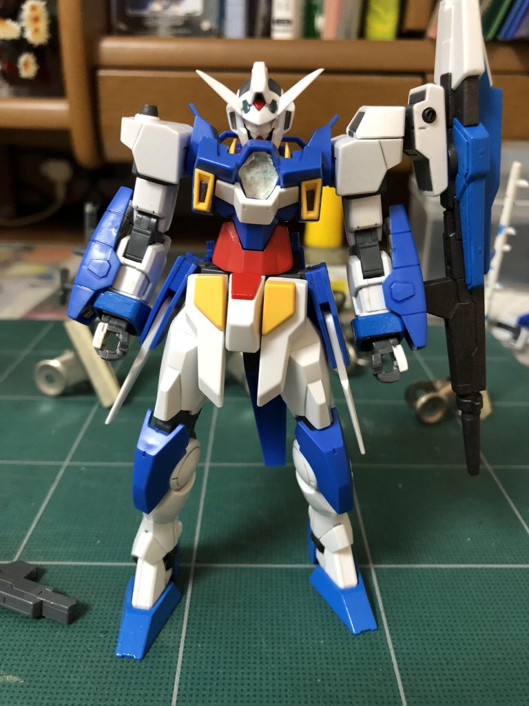 決定案(塗装後)
各部位塗装後、マーキングシール貼り前。
全て筆塗りで行っているため、ドッズキャノンがバインダーにうまくハマらなかったり塗膜が剥がれたりと…筆塗りで薄く塗れるようになりたいけど下地が赤だった為、重ね塗りとやらに初挑戦した結果です。


と、色々失敗したり新しいことに挑戦したりアイデア練ったりしてる時間はとても楽しくて完成が目に見えることでモチベーションがガンガン上がってホントに楽しかったです。


以下雑談─────────────────
この機体、そもそもはAGE-2 マグナムの改造案模索してたら偶然ハマりにハマったアイデアから出来た機体でした、えぇ。
偶然の産物、とでもいいましょうか。

そもそも小学生か中学生の頃に組んだガンプラ達を使ったのでかなり作りが甘い、というか粗かったので今の自分にできる技術で組み直しました。要は甘かったゲート処理とか。

計3つのキットを使えたのも昔組んだ雑なガンプラだったからですね。
お陰でかっこいいガンプラが出来ました。
昔組んだXのサテライトキャノン折れたからって多分捨てたな…なんで捨てたんだろ…
──────────────────────
と、まぁそんな裏話も書き込んでみたり、と

ここまで読んで下さりありがとうございました。

また自分だけのガンプラを作ってみたいなぁ…と。
ありがとう、AGE-2