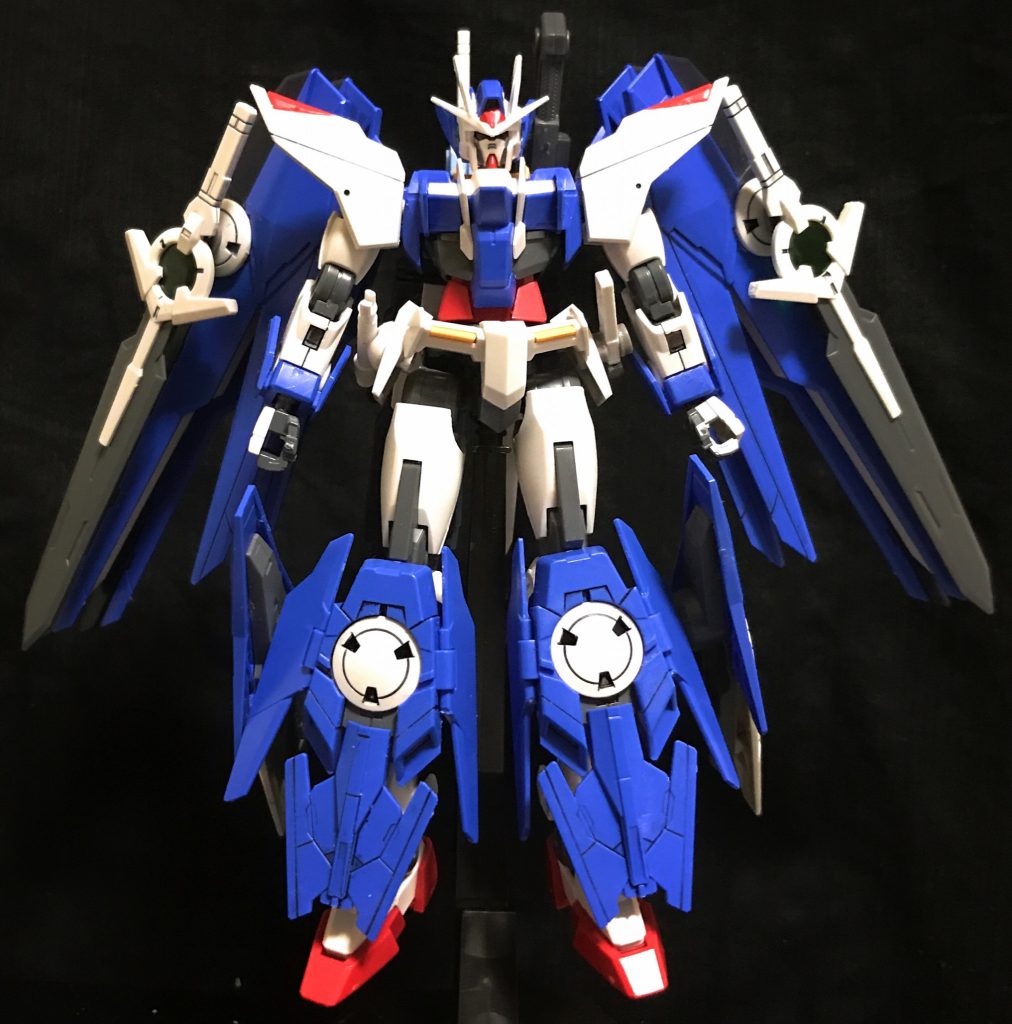 正面
ウイングに加えて背部に武器背負ってるので立たせることがちょい難しいw