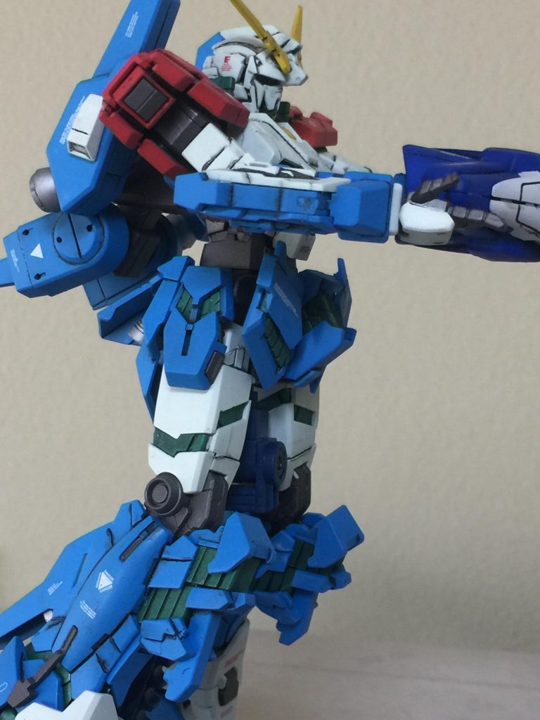 ユニコーンガンダムの右斜めのアピールショットです。