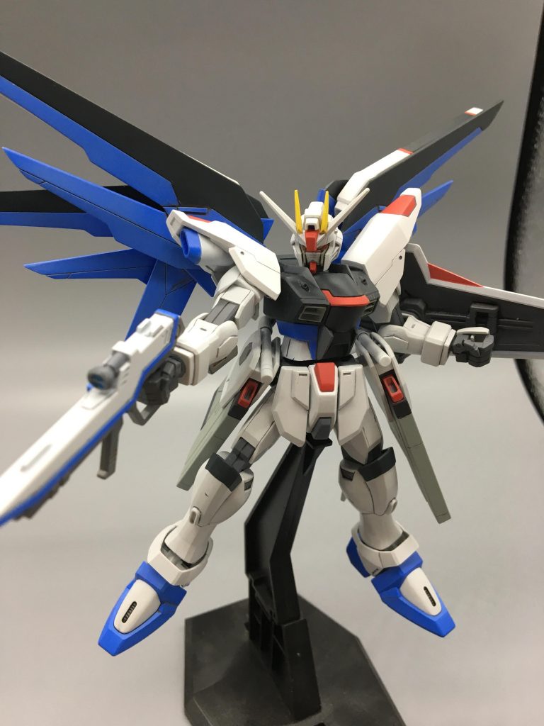 ボックスアートっぽいポーズで。明るめの色と筋彫りの追加で爽やかさが増したようなきがします。
ちょっと不恰好な気がするこの頃のキットが大好きだと再確認