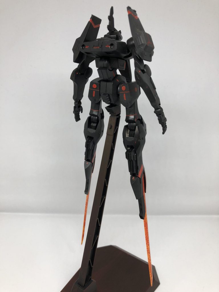 ブースターユニットを取り付ける穴はユニットの塗装が面倒くさかったのでプラ板で塞ぎました