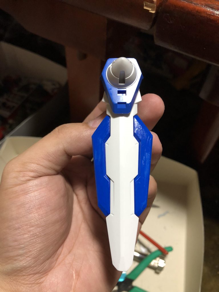 肩の上のドライブに干渉しないように盾を縮小させました