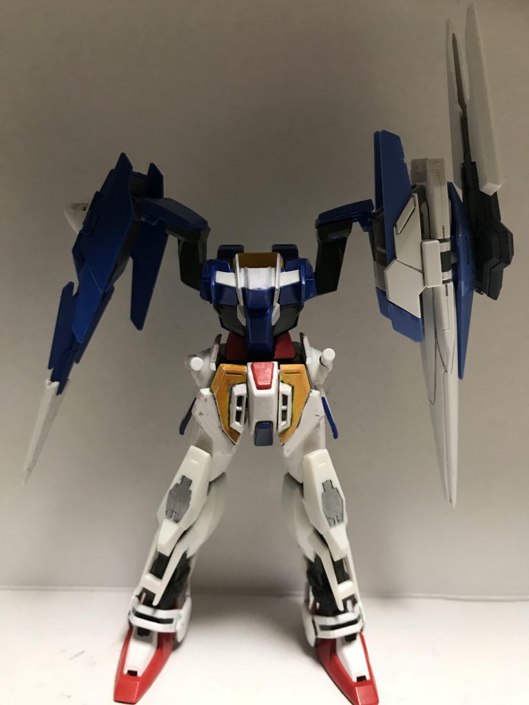 下半身パーツは、ビルドストライクとビルドバーニング、ルナゲイザーを元に製作