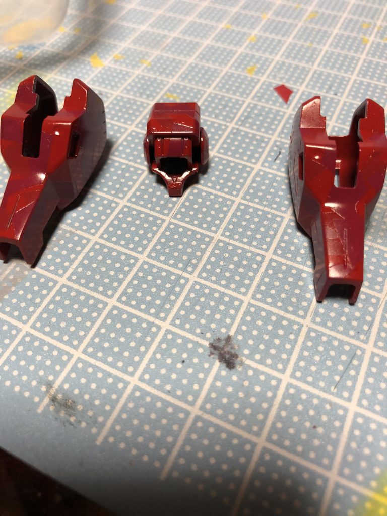 スプリッター迷彩にしようと思って三色使ったのですが、あまり差がない色でやったので全然違いがないです。次挑戦するときは思い切って離れた色を使うおうと思います。