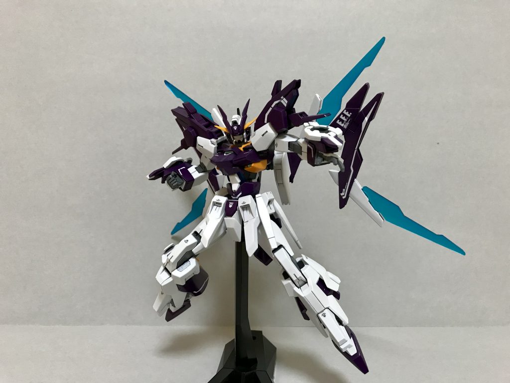 この状態が高機動形態「ヴェタルダモード」です。FXのXを表現しています。