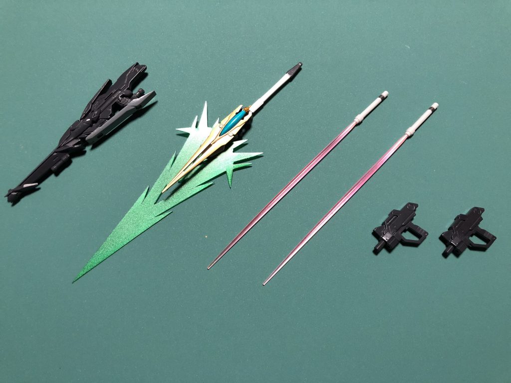 ＜武装＞・試製74式85mm高エネルギービームライフル　C.E.世界(オーブ国内)でやっているロボットアニメ『ク■■■ン■■』のデザインがもとになった外装のライフル。火力こそルプスビームライフル同等(というのは外装のデザイン性を優先してしまったため）だが、射程は1.3倍ほど長い。ただし、ある程度エネルギーを収束させて射出できるいわば溜め撃ちが可能。オプション装備としてアンダーバレル専用のバヨネットも存在する。　射撃戦を得意とするサーニャが、ストライク3号機のビームライフルをベースに企画したためロングライフル化している。・レーヴァテインⅣ　ビームセイバー　アルミューレリュミエールの応用技術による近接武装。左腕にマウントできビームシールド(陽電子リフレクターなど)を切り裂くことが可能。もともとは本機のために製作させたわけではないが、他の機体(非核エンジン搭載機)ではエネルギーが不足しているため核エンジン搭載の本機が運用試験を行うものとなった。・MA-M01 ラケルタ・ビームサーベル　フリーダムが装備しているマティウス・アーセナリー社製のものを採用している。アンビデクストラス・ハルバートで使用も可能で通常は膝に格納している。が、近接格闘時には少々使いずらい位置であるため格納位置に改善の必要ありと報告された。レーヴァテインⅣはエネルギー消費が早いため、こちらが格闘戦時のメイン武装となっている。・43mm高エネルギービームマシンガン　ストライク用のビームライフルを改良したもので先端からはビーム刃も発生する汎用武器。背部のウィングユニットに2丁マウントされていて、ストライク3号機(※オリジナル機)のもと同性能。　主に基地制圧や廃コロニーなどの空間が限られた場所での戦闘に用いる。・75mm対空自動バルカン砲塔システム イーゲルシュテルン　GATシリーズではお馴染みの頭部に2門搭載させた牽制用のバルカン。初期GATシリーズ以降は、更に小型化されたものを採用することが多いが、属する中隊の機体のほとんどがストライクベースであるため、それらと兼用できるようにこちらを搭載している。・MGX-2222 ブラフマーストラ 胸部搭載高エネルギープラズマビーム砲　その名の通り、胸部に搭載されている高エネルギービーム砲発生器。ザフト製の武装ではあるが、物自体は連合のツォーンやザフトのカリドゥスとほぼ同じである。(というか、ストライクフリーダムのカリドゥス複相ビーム砲の試作兵器を改良したもの。)　両手にサーベルを持った状態でも、高威力の遠距離攻撃ができる武装である。が、高威力故にあまりにも近い敵機に撃てば誘爆のリスクがありタイミングに難あり。  