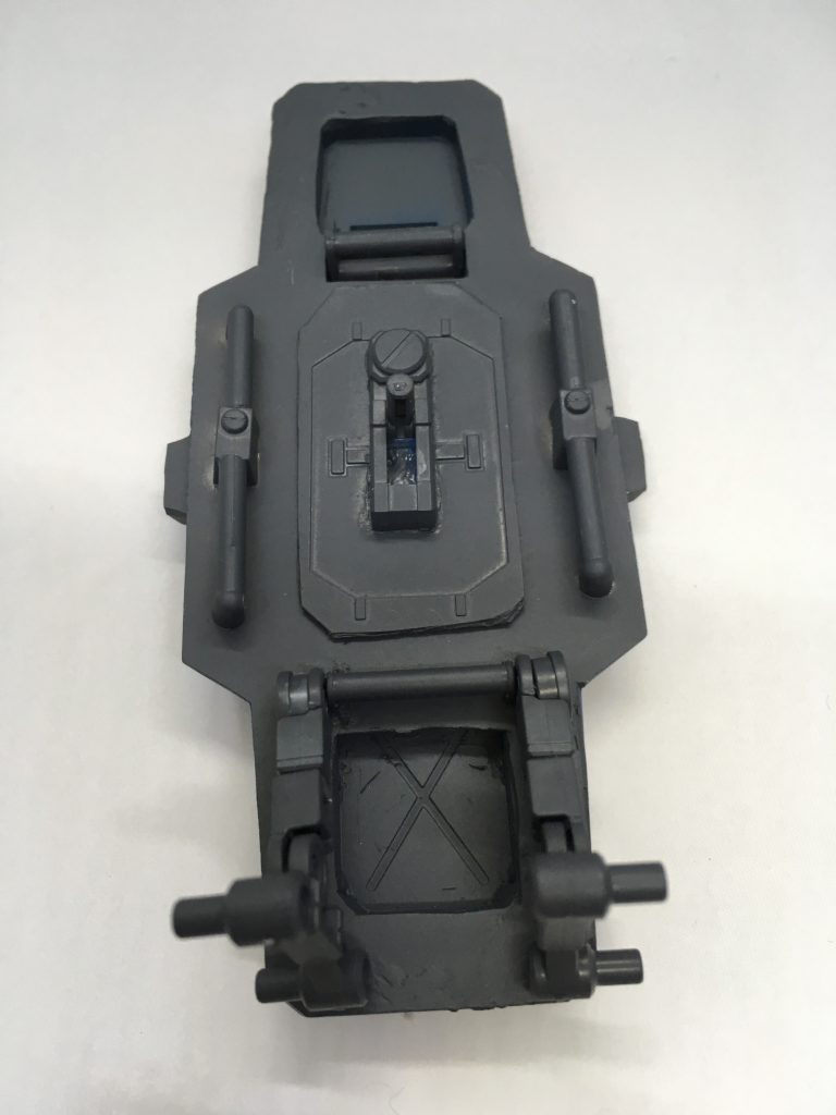 シールド裏はプラ板で蓋をしたあと、ボールデンアームズで足を作り、ジャンクパーツで3ミリ軸を加えました。処理が甘いので今後気が向いたら直すかも、、、。