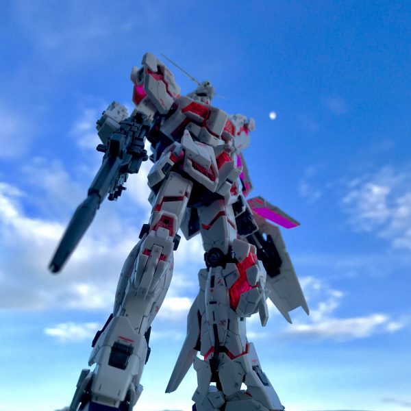 ユニコーンガンダム 大地に立つ  そして飛翔