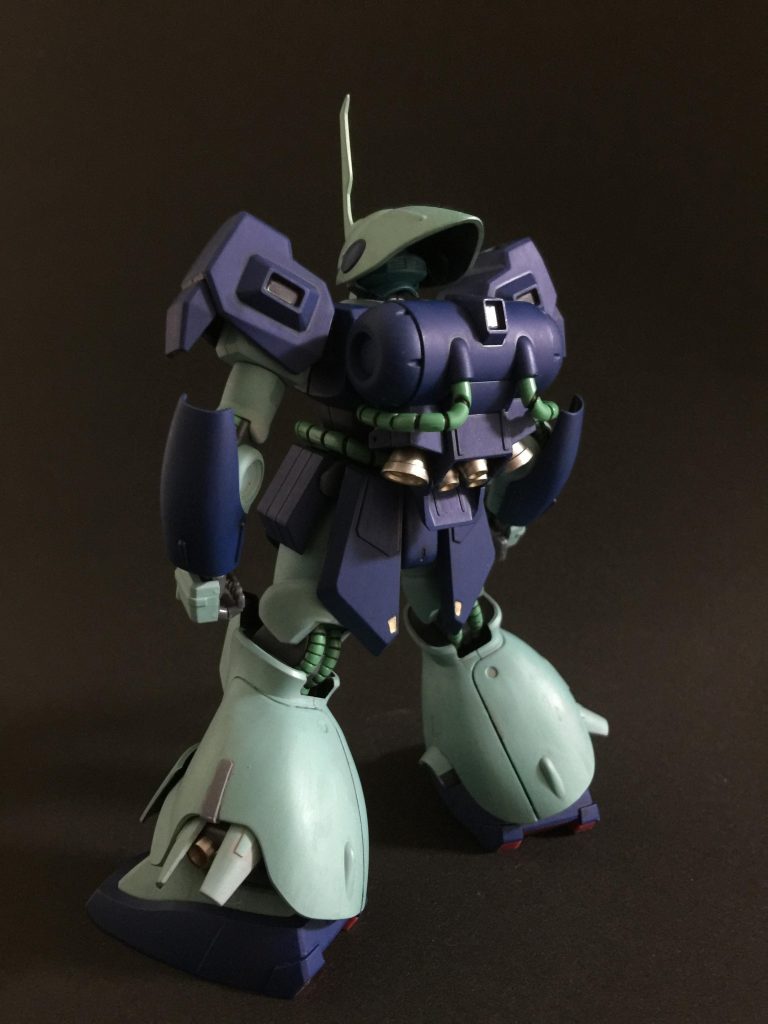 頭部をガンダムタイプに変更。
両肩はリックディアスから流用しました。
カラーリングはディジェをイメージしてます。